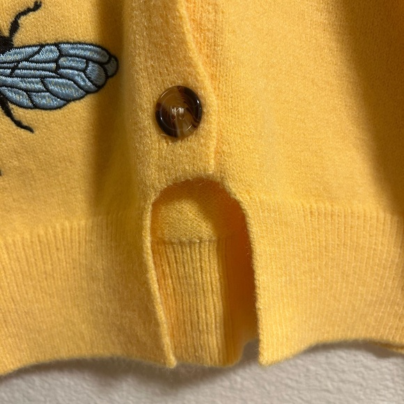 NWOT ADORABLE BEE SWEATER XL
The label says XXL but it looks more like a XL - Picture 4 of 5